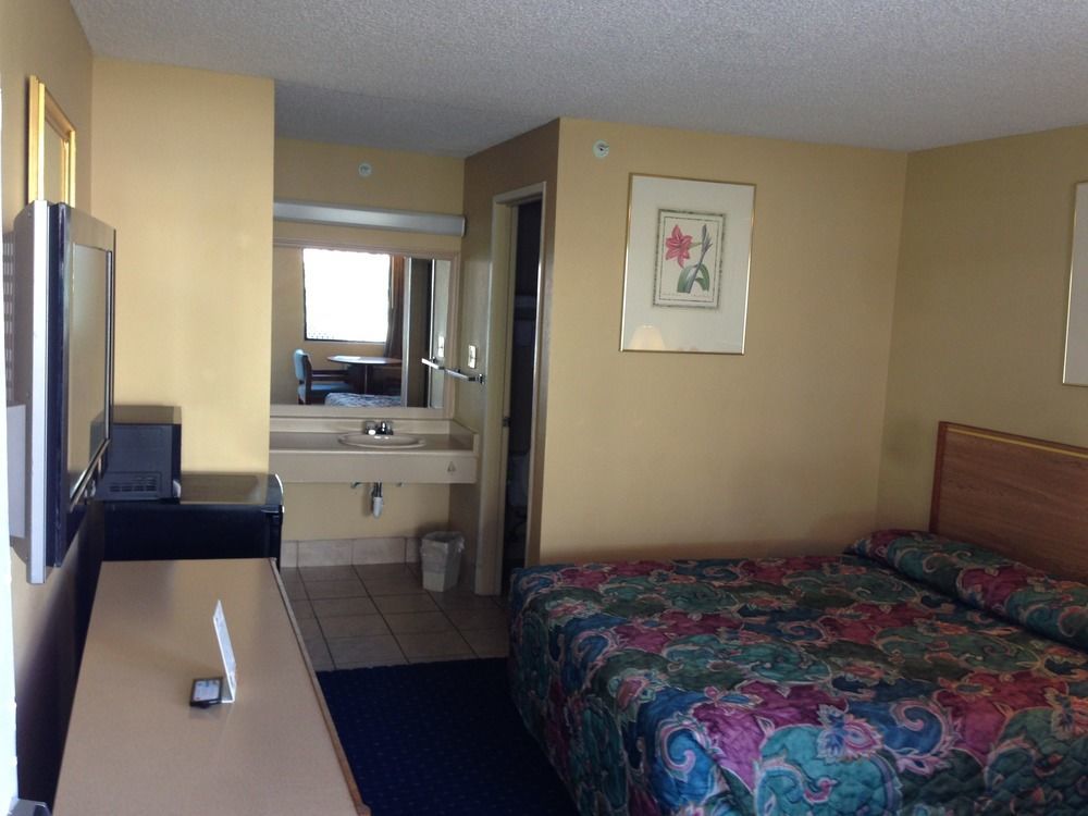 Travelodge By Wyndham Tacoma Near Mcchord Afb Exterior foto