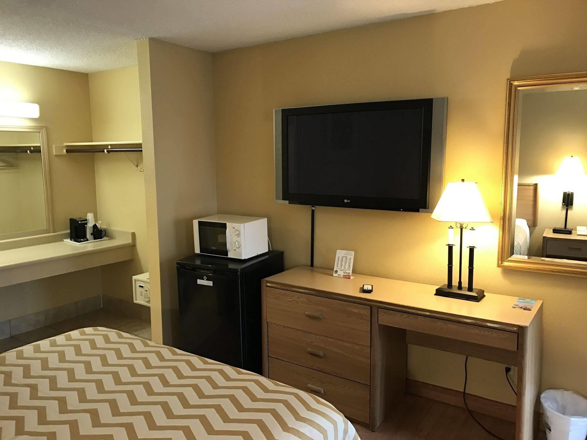 Travelodge By Wyndham Tacoma Near Mcchord Afb Exterior foto