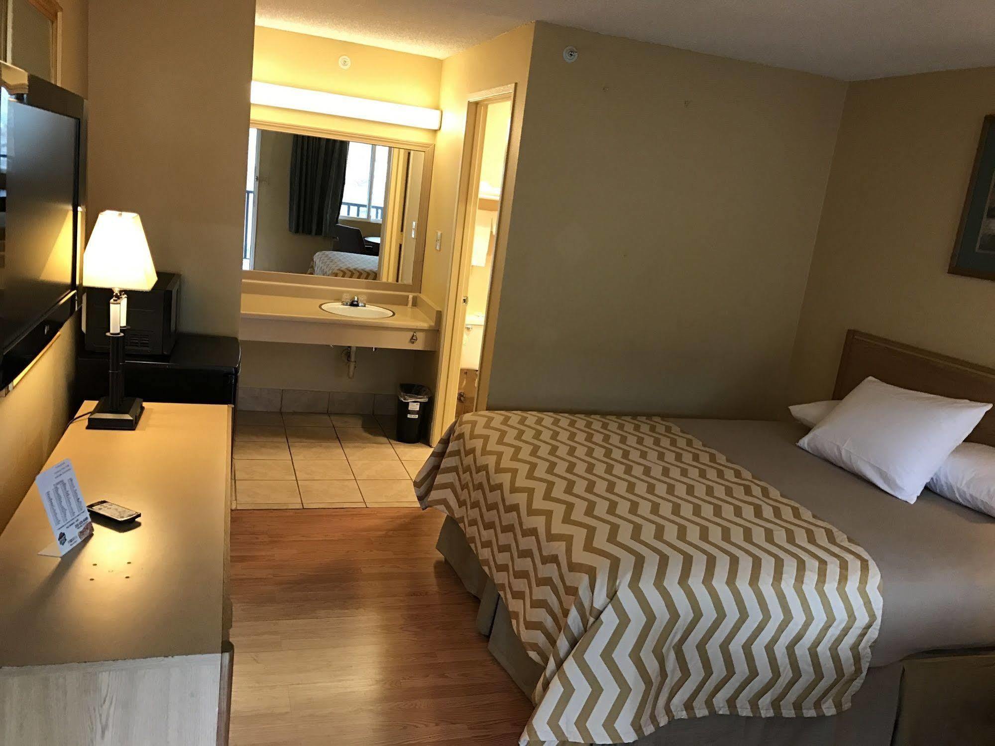 Travelodge By Wyndham Tacoma Near Mcchord Afb Exterior foto
